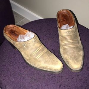 NWOT Ariat mules